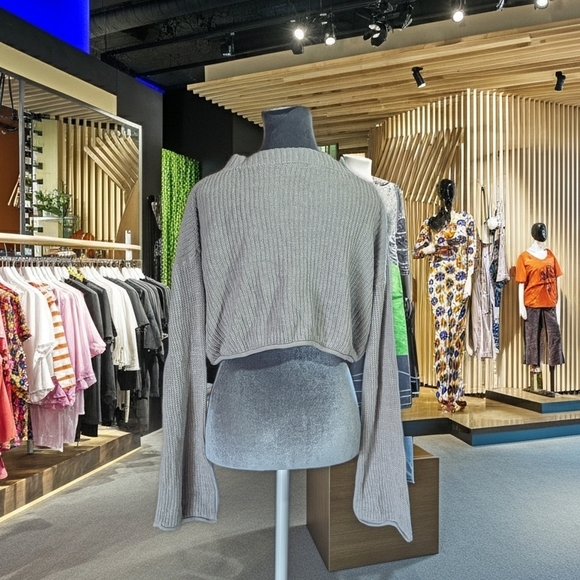 Wild Fable Grey Women Knit Cropped Pullover Sweater Ribbed Crew Neck Long Sleeve - Picture 3 of 6